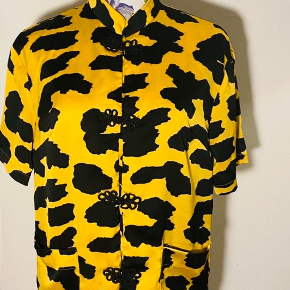 Brand-new stylish blouse in black and yellow.